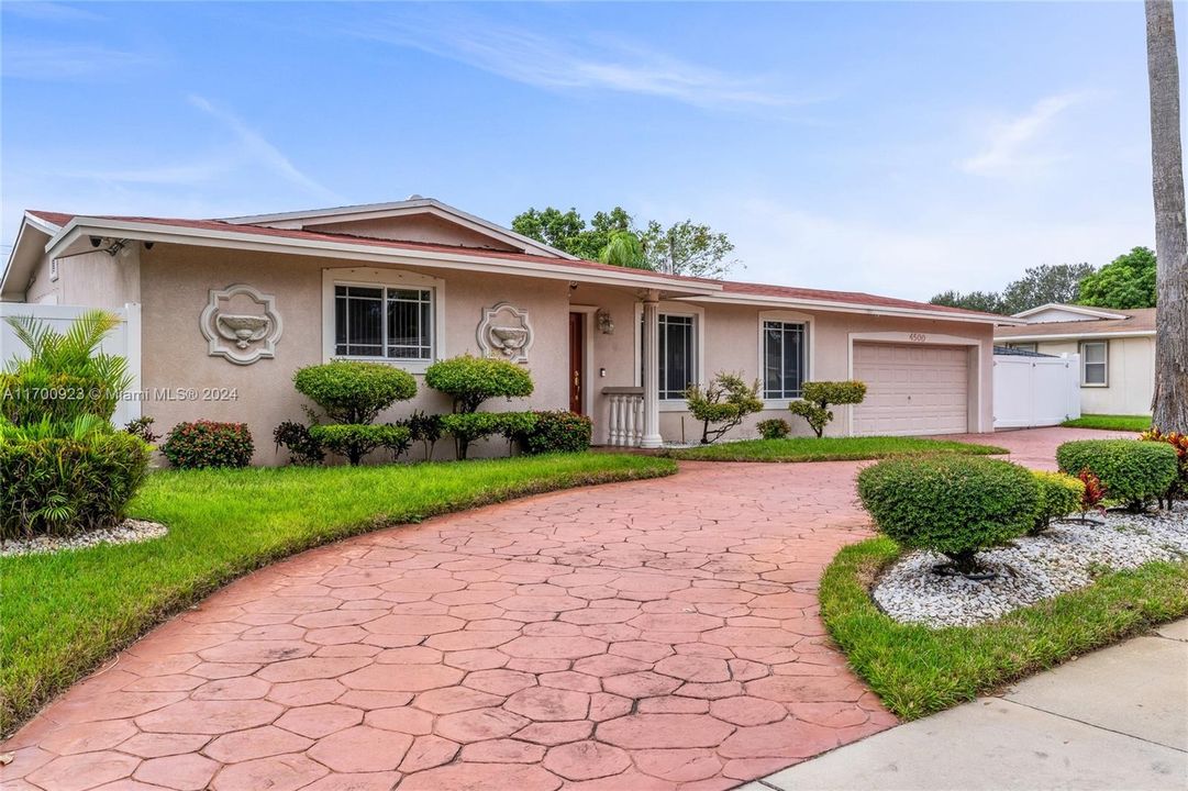 For Sale: $655,000 (3 beds, 2 baths, 1846 Square Feet)