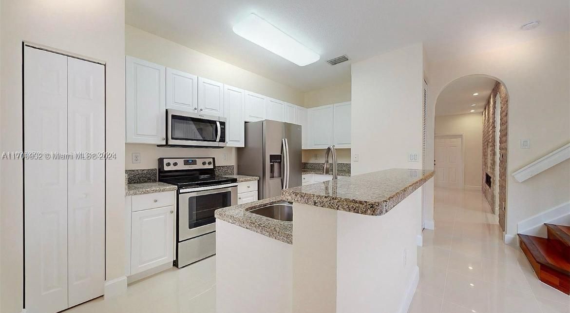 Active With Contract: $3,550 (3 beds, 2 baths, 1512 Square Feet)