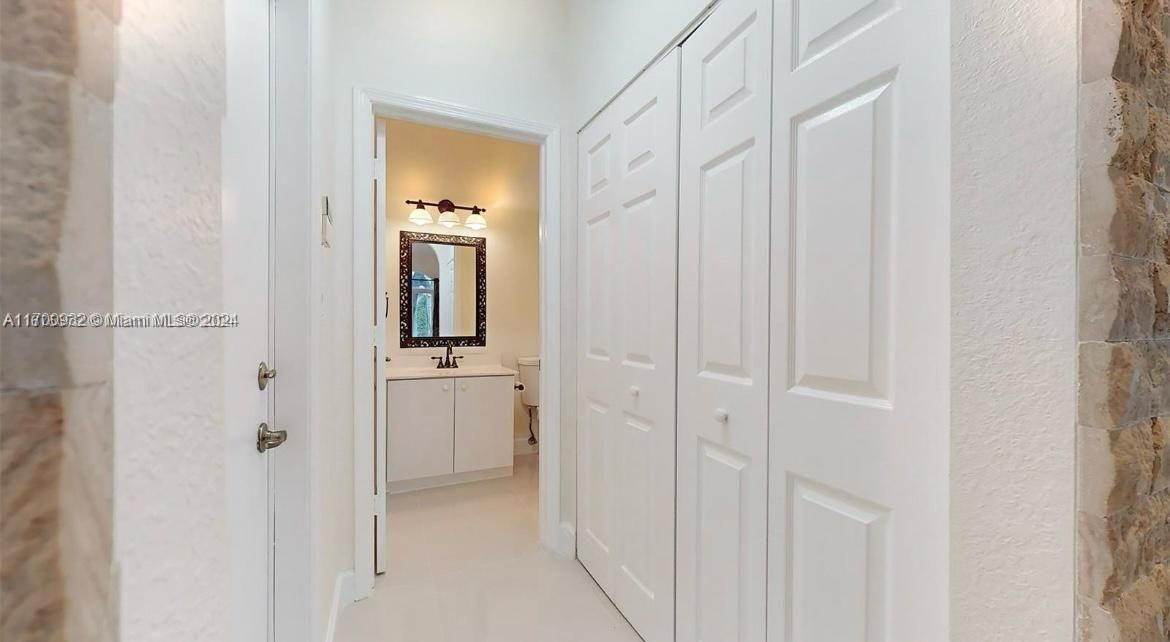 Active With Contract: $3,550 (3 beds, 2 baths, 1512 Square Feet)