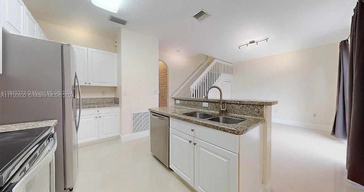 Active With Contract: $3,550 (3 beds, 2 baths, 1512 Square Feet)