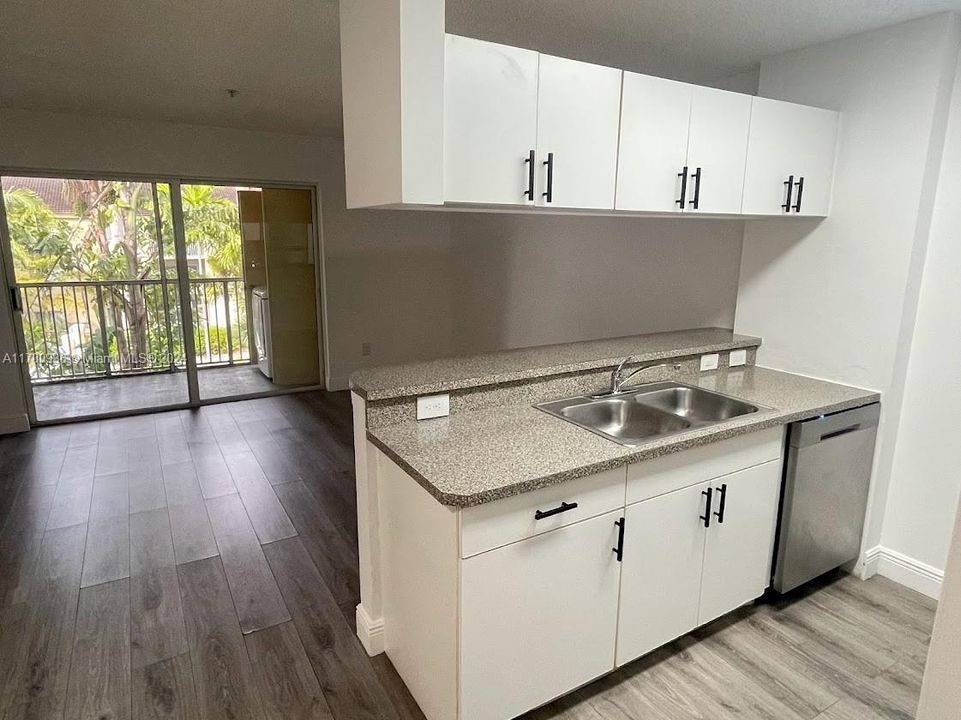 For Rent: $1,799 (1 beds, 1 baths, 719 Square Feet)