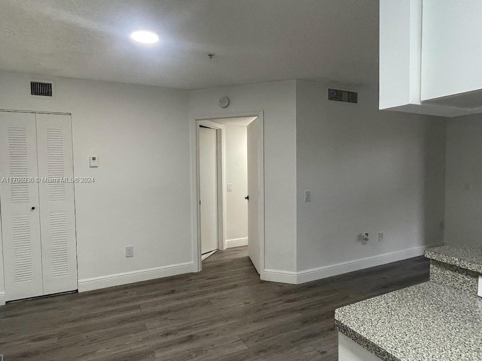 For Rent: $1,799 (1 beds, 1 baths, 719 Square Feet)