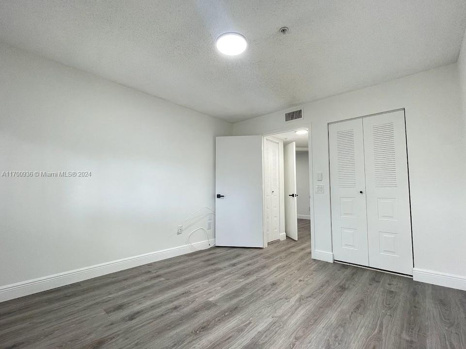 For Rent: $1,799 (1 beds, 1 baths, 719 Square Feet)