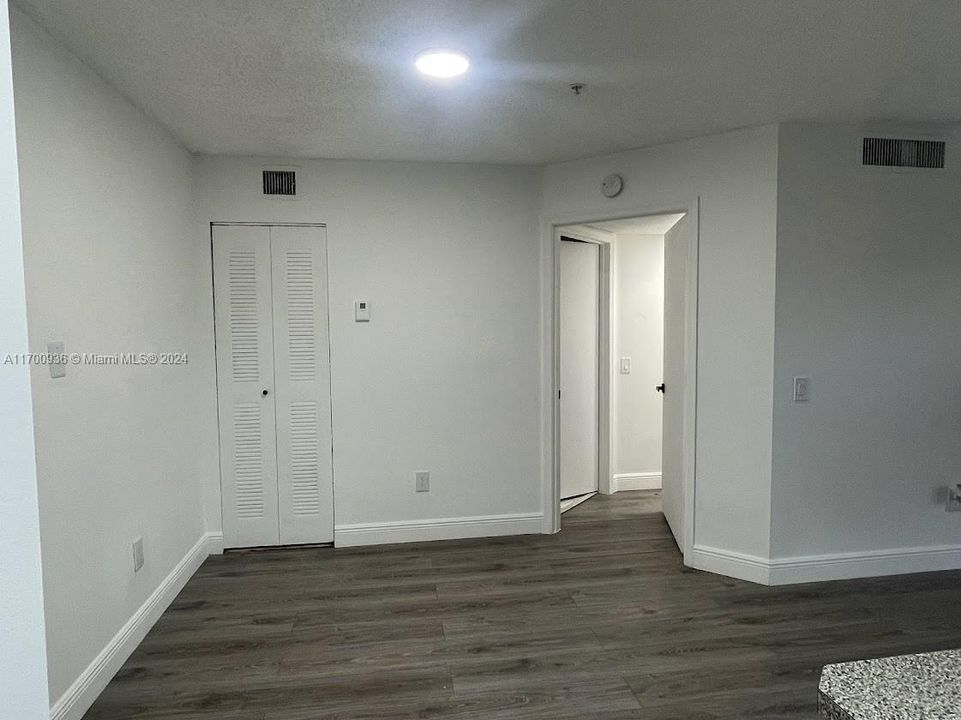 For Rent: $1,799 (1 beds, 1 baths, 719 Square Feet)