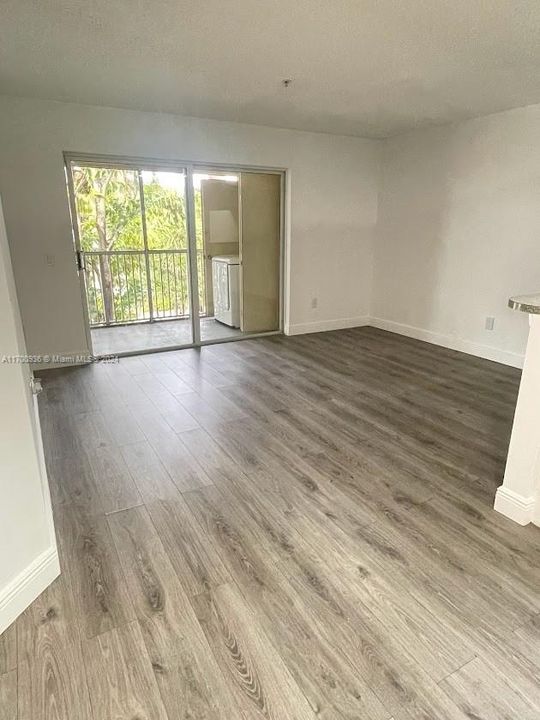 For Rent: $1,799 (1 beds, 1 baths, 719 Square Feet)