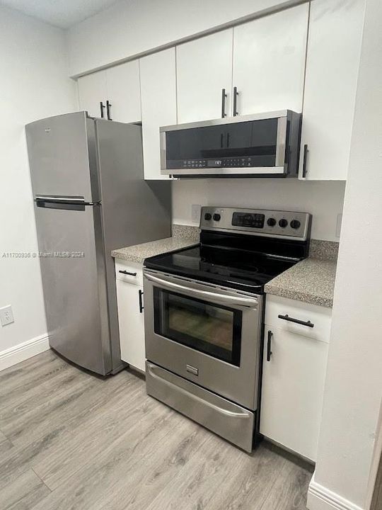 For Rent: $1,799 (1 beds, 1 baths, 719 Square Feet)