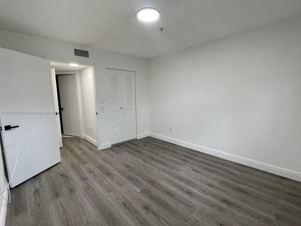 For Rent: $1,799 (1 beds, 1 baths, 719 Square Feet)