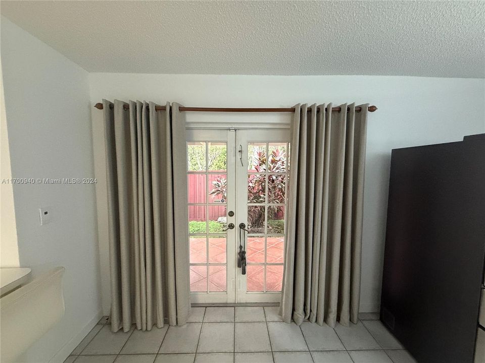 For Rent: $3,750 (3 beds, 2 baths, 1658 Square Feet)