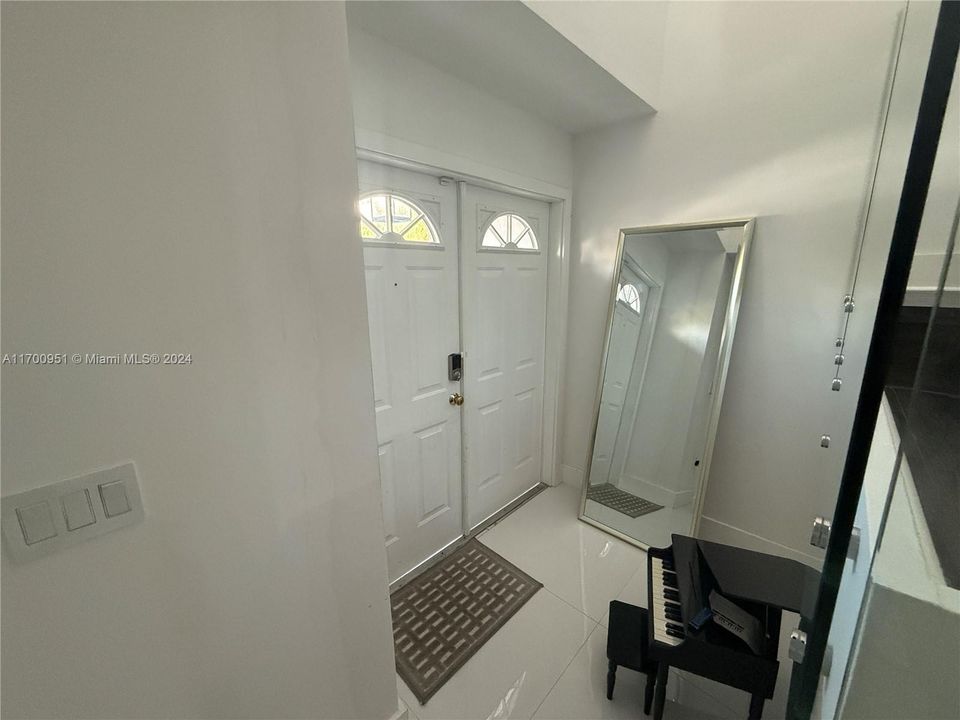 For Rent: $5,150 (4 beds, 2 baths, 1884 Square Feet)