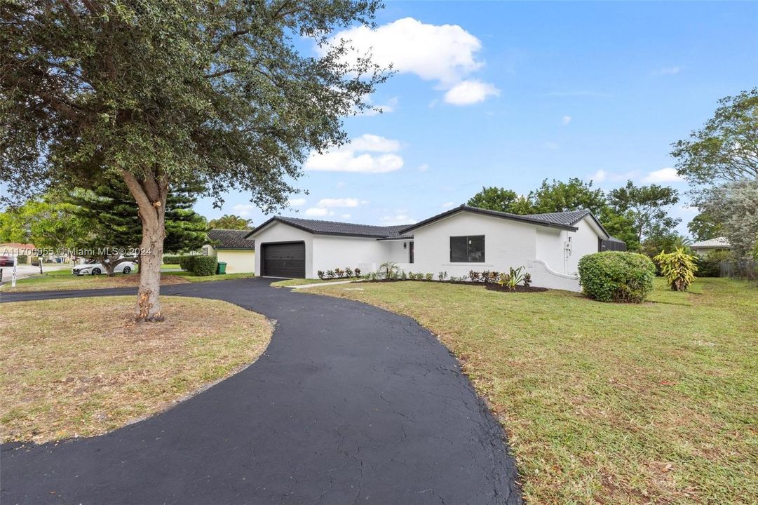 For Sale: $729,000 (3 beds, 2 baths, 1693 Square Feet)