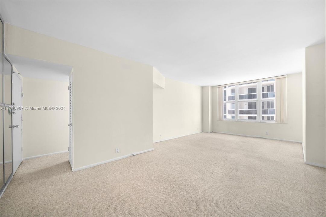 For Sale: $430,000 (1 beds, 1 baths, 790 Square Feet)