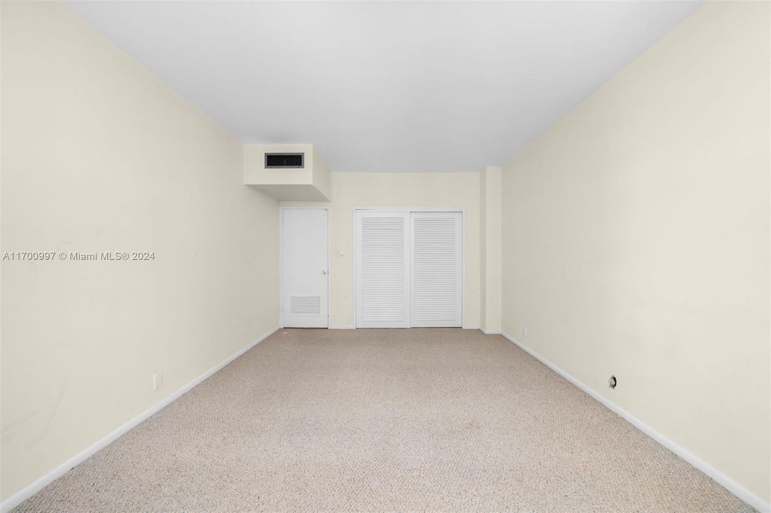 For Sale: $430,000 (1 beds, 1 baths, 790 Square Feet)