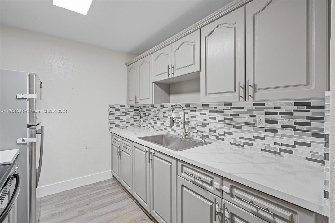 For Sale: $309,900 (2 beds, 2 baths, 918 Square Feet)