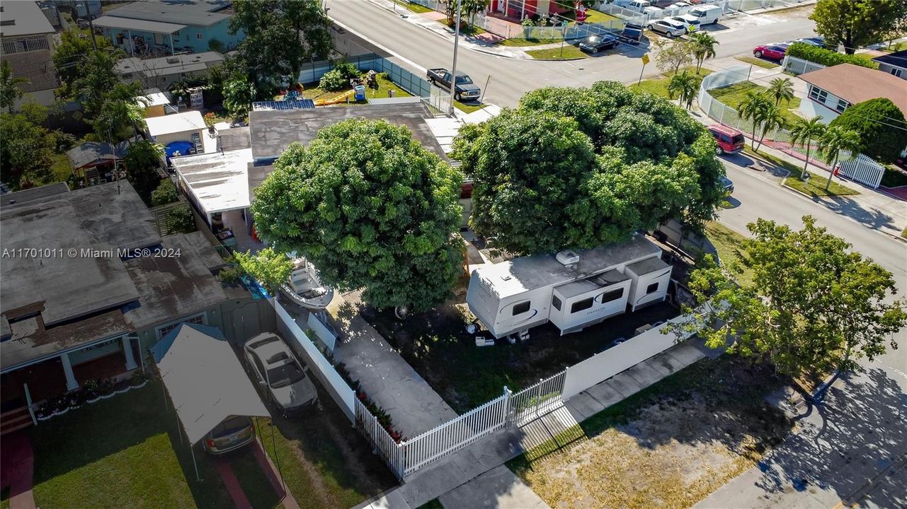 En Venta: $700,000 (5 camas, 3 baños, 1465 Pies cuadrados)