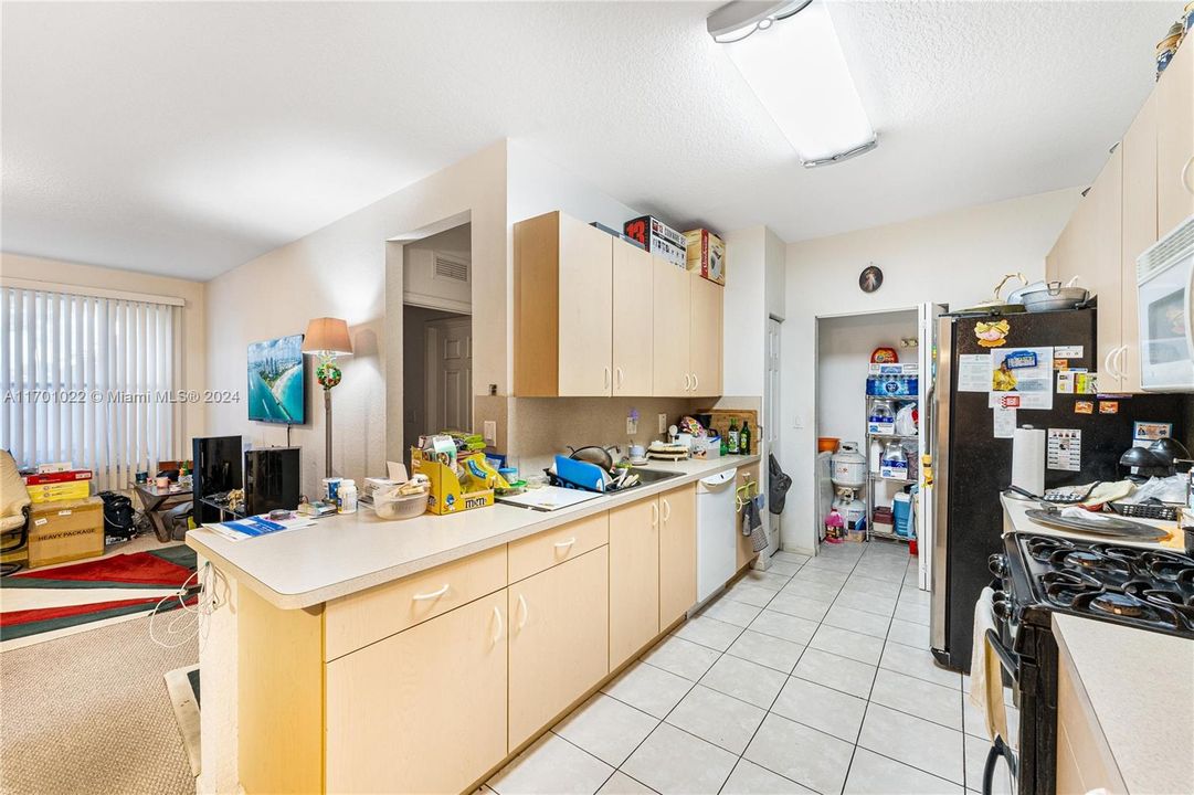 For Sale: $270,000 (2 beds, 2 baths, 1004 Square Feet)