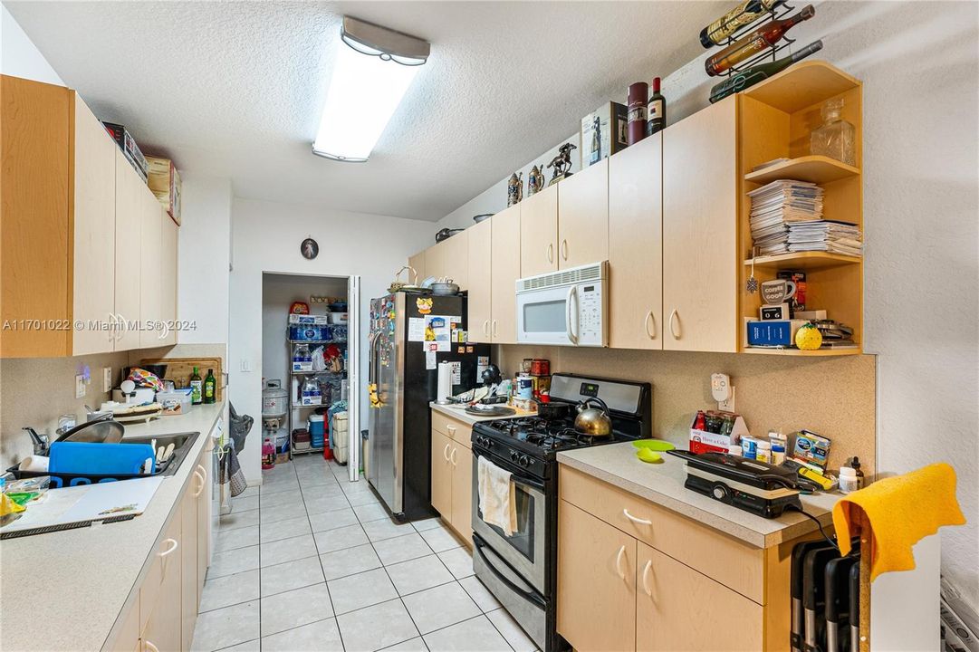 For Sale: $270,000 (2 beds, 2 baths, 1004 Square Feet)