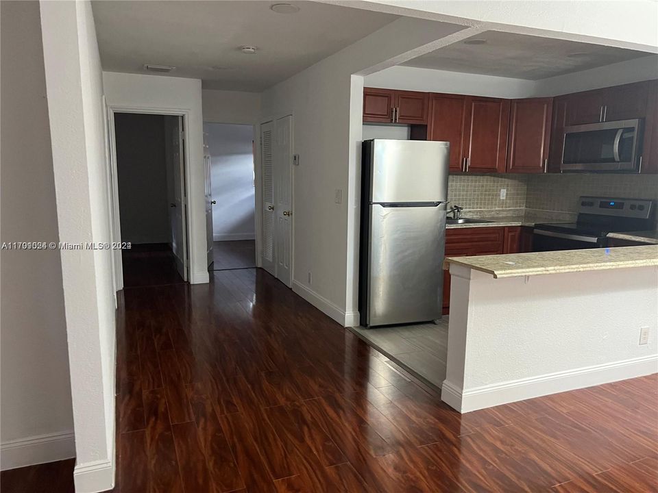 For Sale: $450,000 (4 beds, 2 baths, 1183 Square Feet)