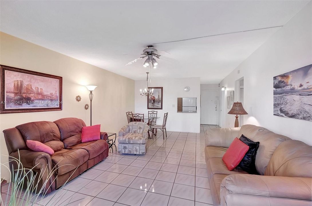 For Sale: $135,000 (2 beds, 2 baths, 960 Square Feet)