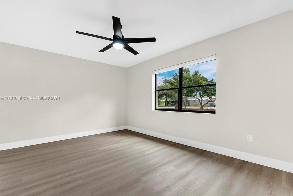 For Sale: $469,000 (4 beds, 2 baths, 899 Square Feet)