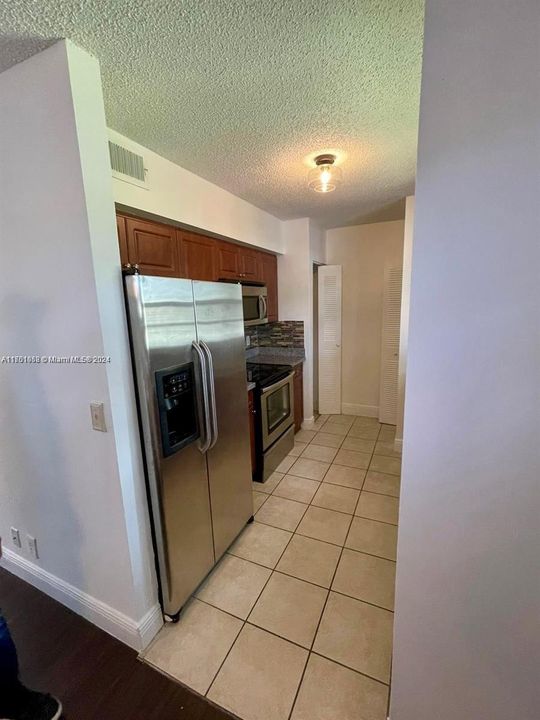 For Sale: $219,999 (1 beds, 1 baths, 770 Square Feet)