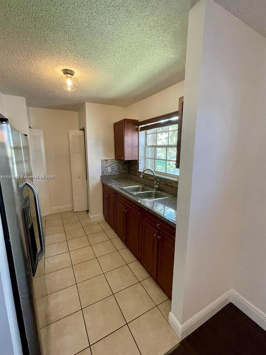 For Sale: $219,999 (1 beds, 1 baths, 770 Square Feet)