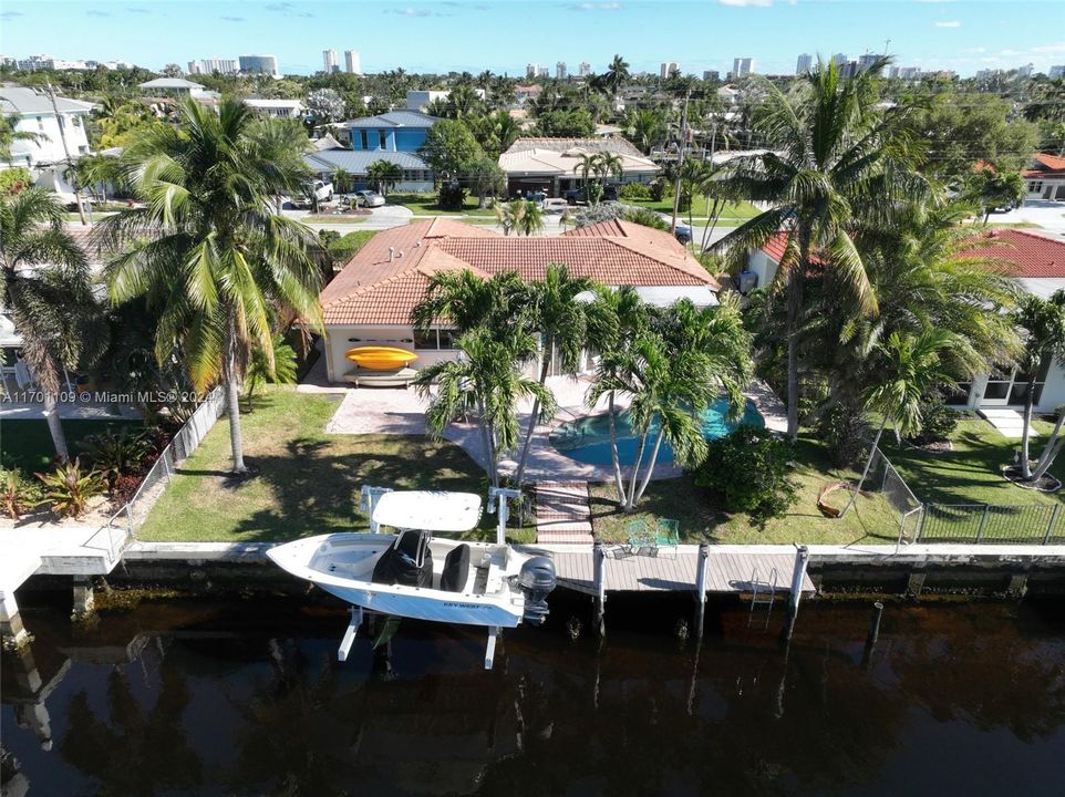 For Sale: $1,195,000 (3 beds, 2 baths, 1953 Square Feet)