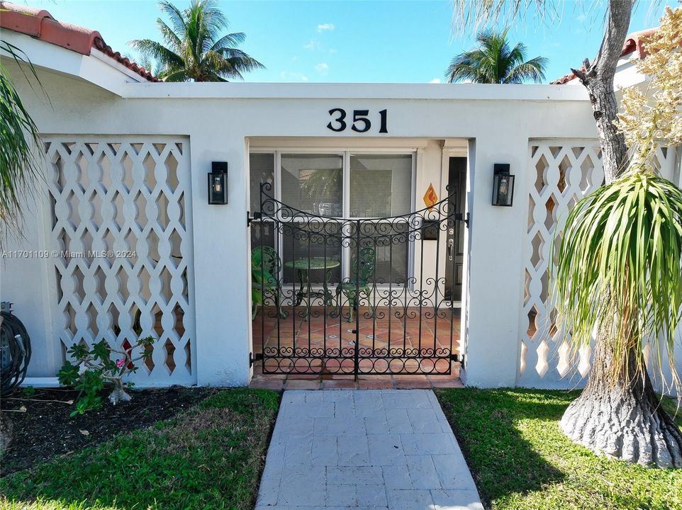 For Sale: $1,195,000 (3 beds, 2 baths, 1953 Square Feet)