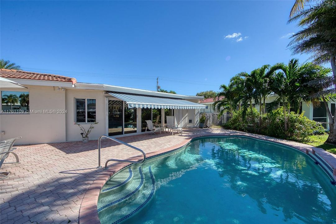 For Sale: $1,195,000 (3 beds, 2 baths, 1953 Square Feet)