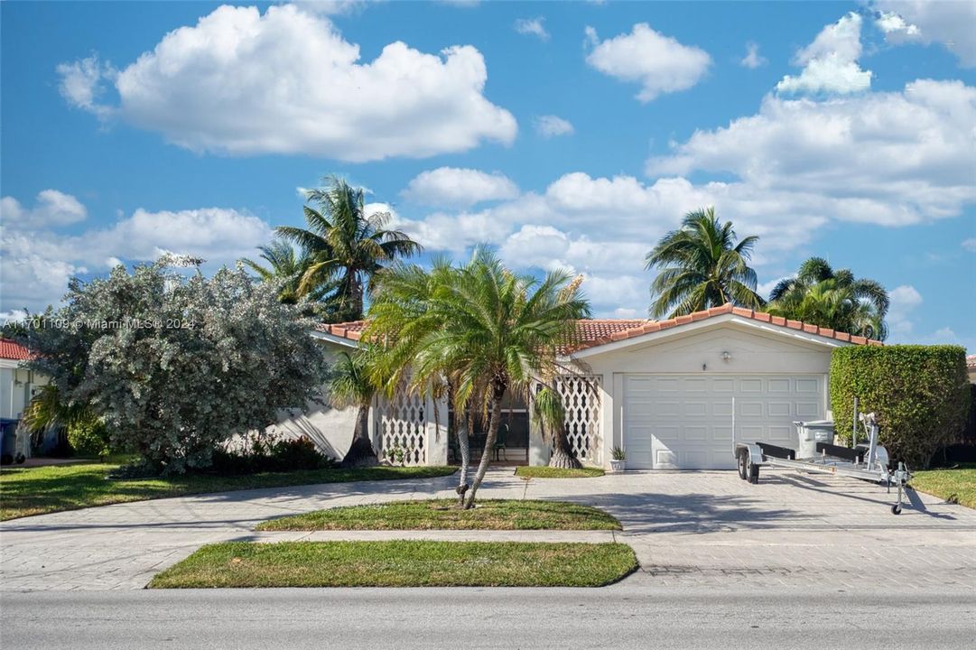 For Sale: $1,195,000 (3 beds, 2 baths, 1953 Square Feet)