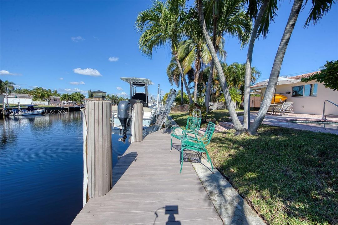 For Sale: $1,195,000 (3 beds, 2 baths, 1953 Square Feet)