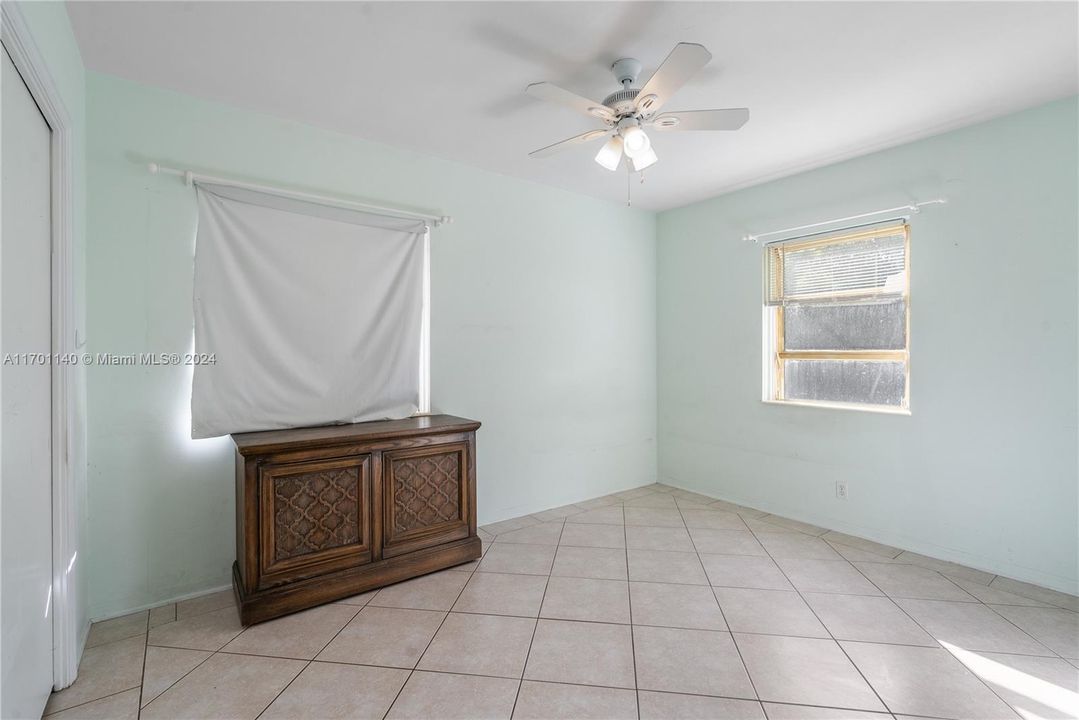 For Rent: $4,500 (4 beds, 2 baths, 1904 Square Feet)