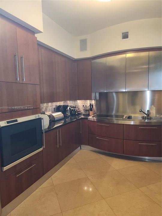 For Rent: $6,000 (2 beds, 2 baths, 1276 Square Feet)