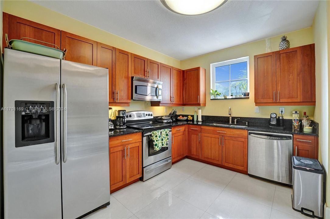 For Sale: $424,900 (2 beds, 2 baths, 1679 Square Feet)