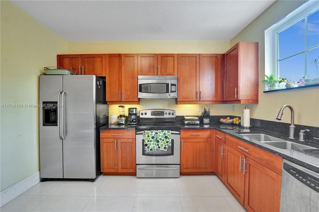 For Sale: $424,900 (2 beds, 2 baths, 1679 Square Feet)