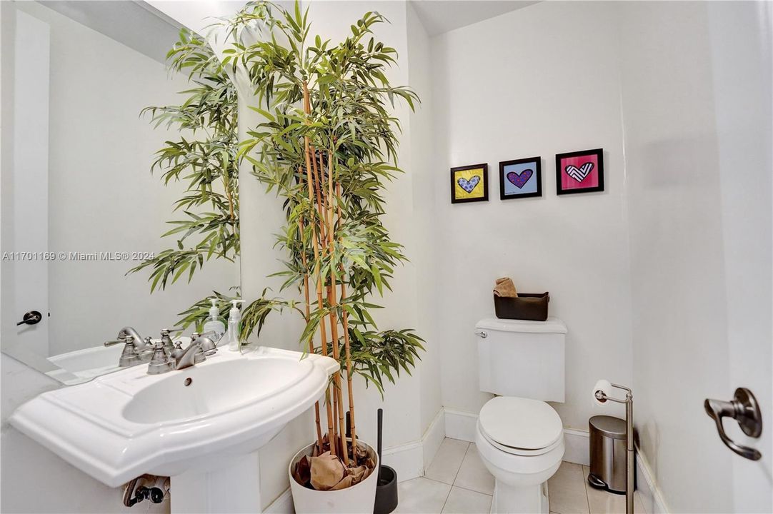 For Sale: $424,900 (2 beds, 2 baths, 1679 Square Feet)