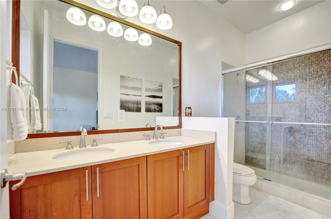 For Sale: $424,900 (2 beds, 2 baths, 1679 Square Feet)