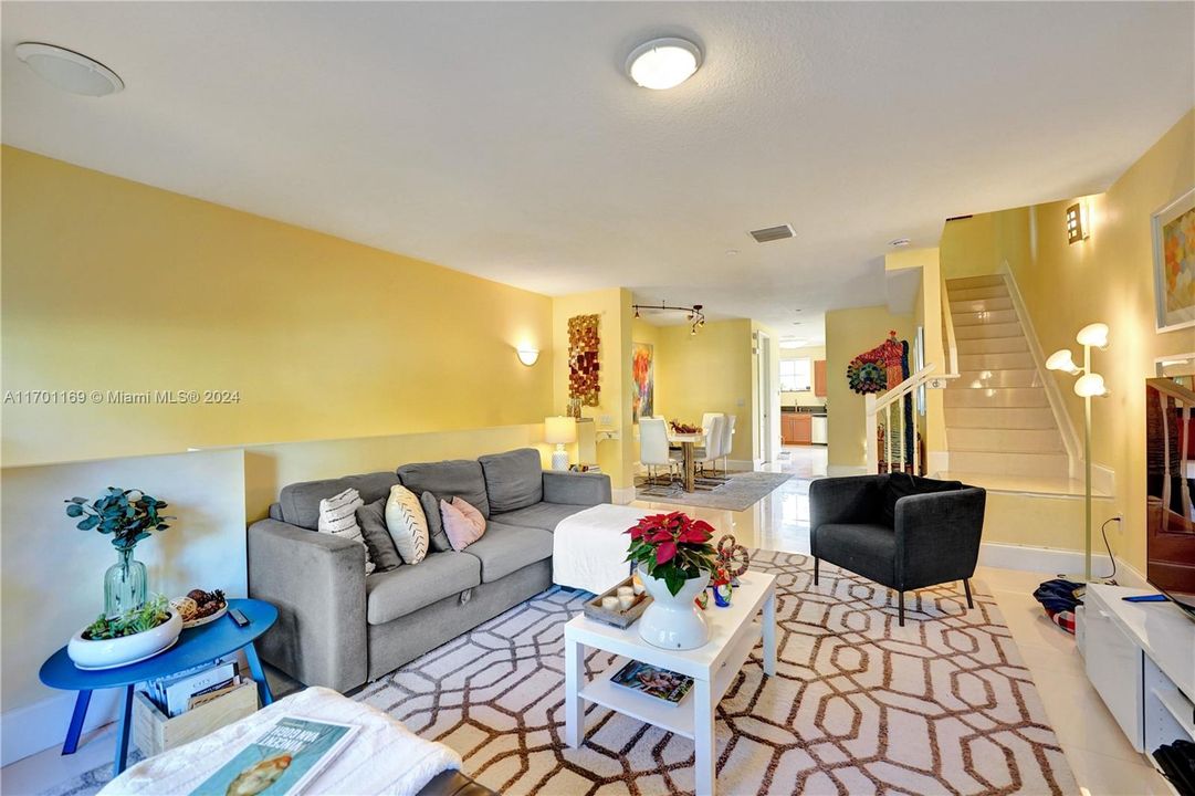 For Sale: $424,900 (2 beds, 2 baths, 1679 Square Feet)