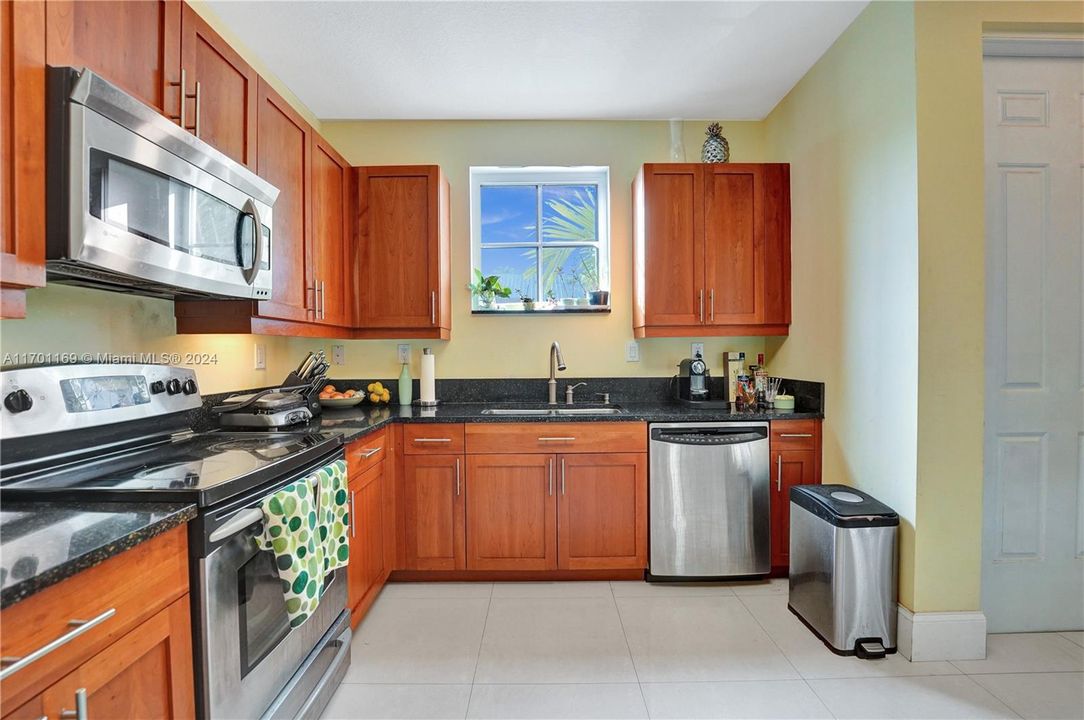 For Sale: $424,900 (2 beds, 2 baths, 1679 Square Feet)