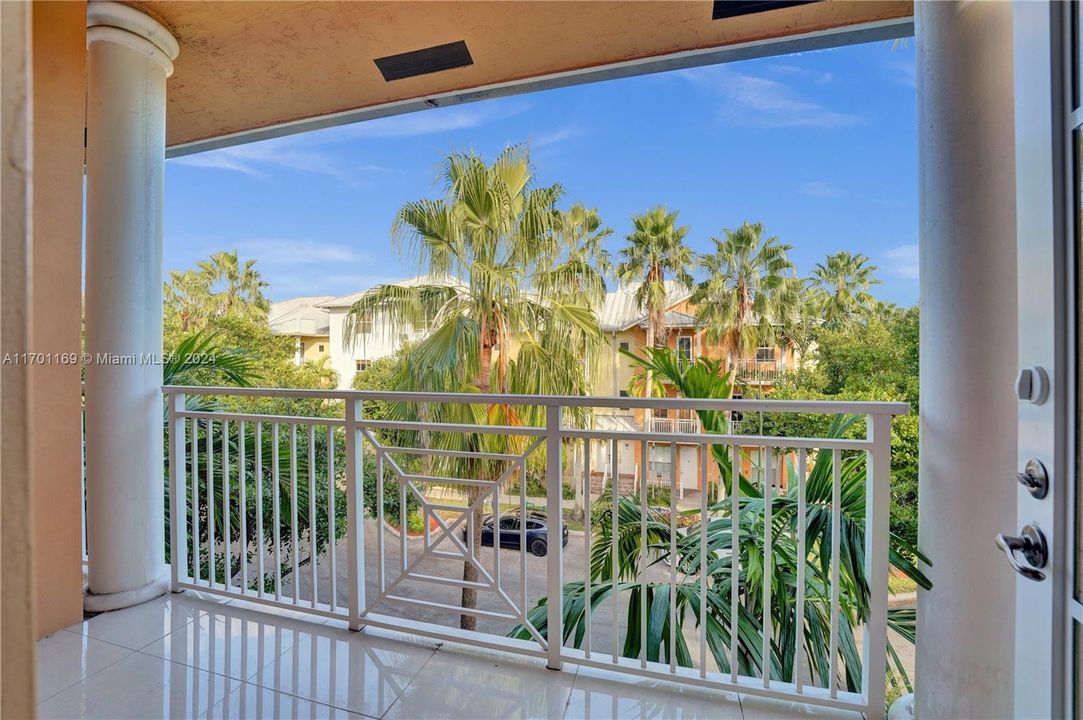 For Sale: $424,900 (2 beds, 2 baths, 1679 Square Feet)