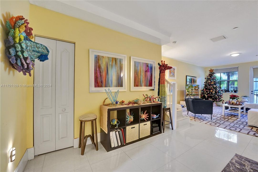 For Sale: $424,900 (2 beds, 2 baths, 1679 Square Feet)