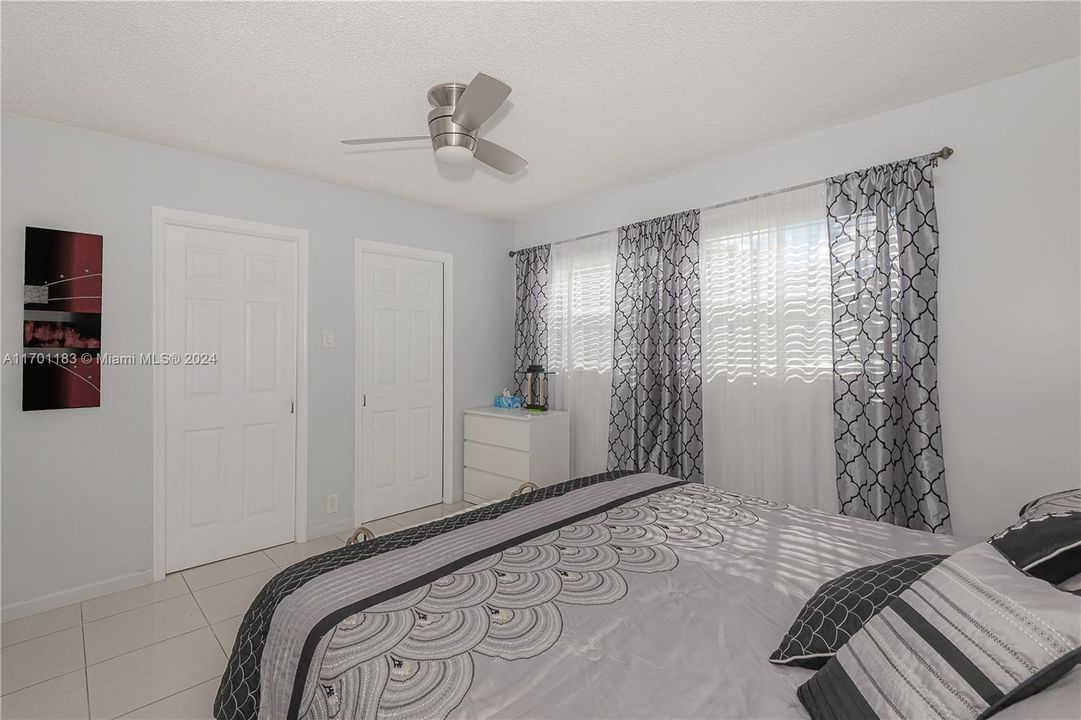 For Sale: $189,900 (2 beds, 2 baths, 944 Square Feet)