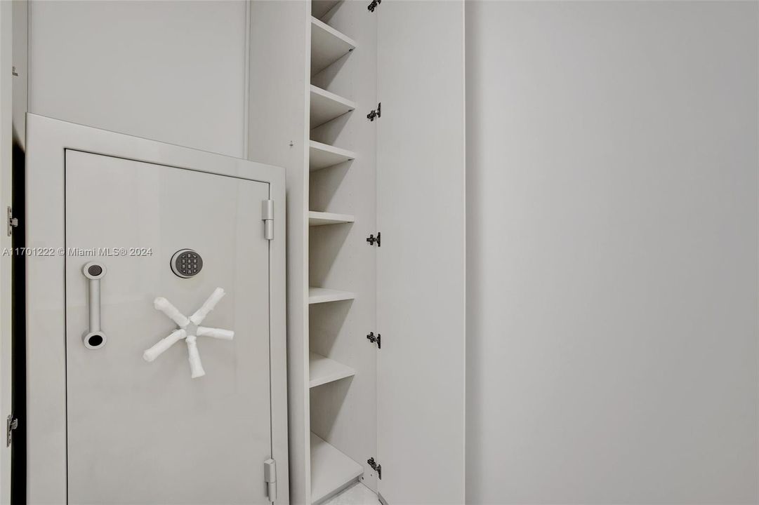 For Sale: $8,874,000 (4 beds, 5 baths, 3252 Square Feet)