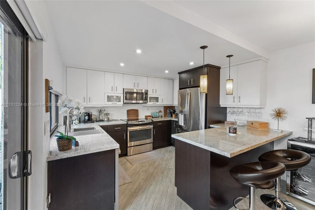 For Sale: $515,999 (2 beds, 1 baths, 1065 Square Feet)