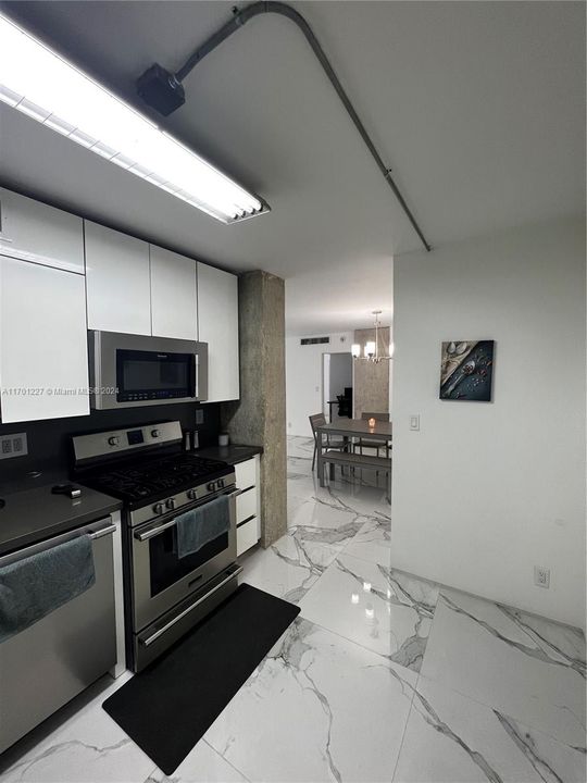 For Rent: $4,150 (2 beds, 2 baths, 1248 Square Feet)