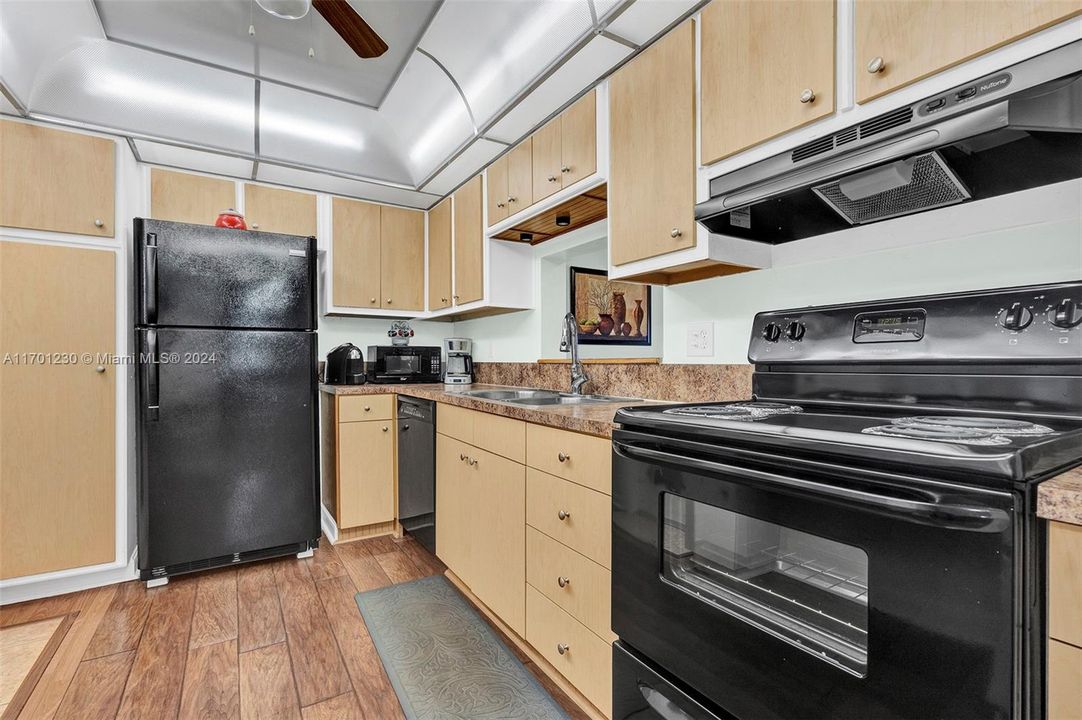 For Sale: $149,000 (2 beds, 2 baths, 1088 Square Feet)