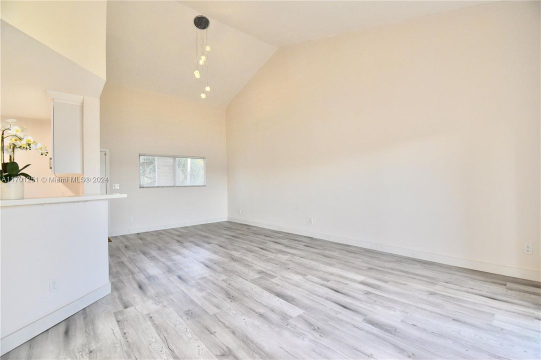 Active With Contract: $2,194 (2 beds, 2 baths, 1096 Square Feet)