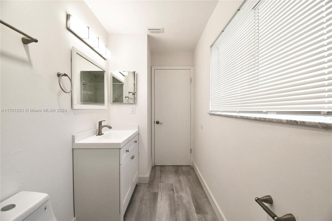 Active With Contract: $2,194 (2 beds, 2 baths, 1096 Square Feet)