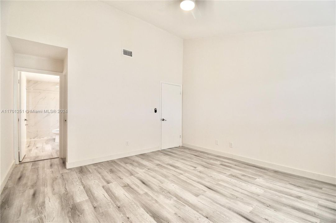 Active With Contract: $2,194 (2 beds, 2 baths, 1096 Square Feet)