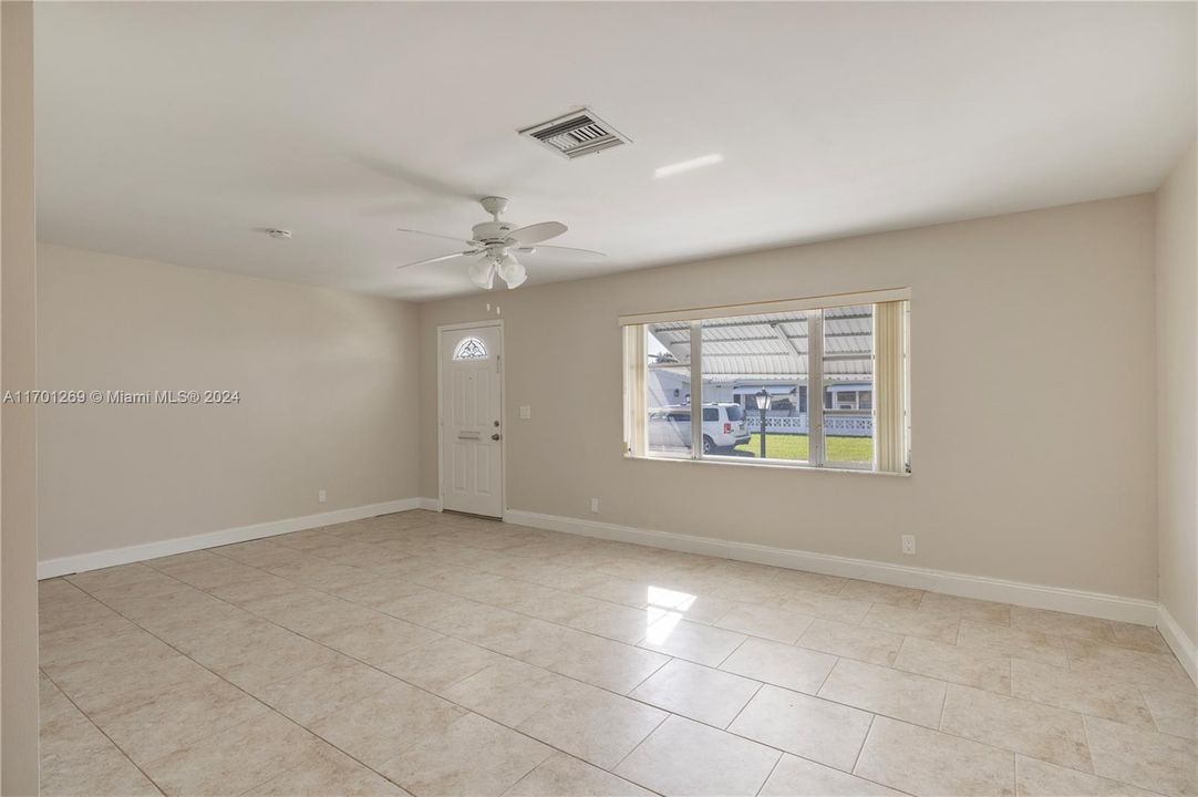 For Sale: $335,000 (2 beds, 2 baths, 1624 Square Feet)