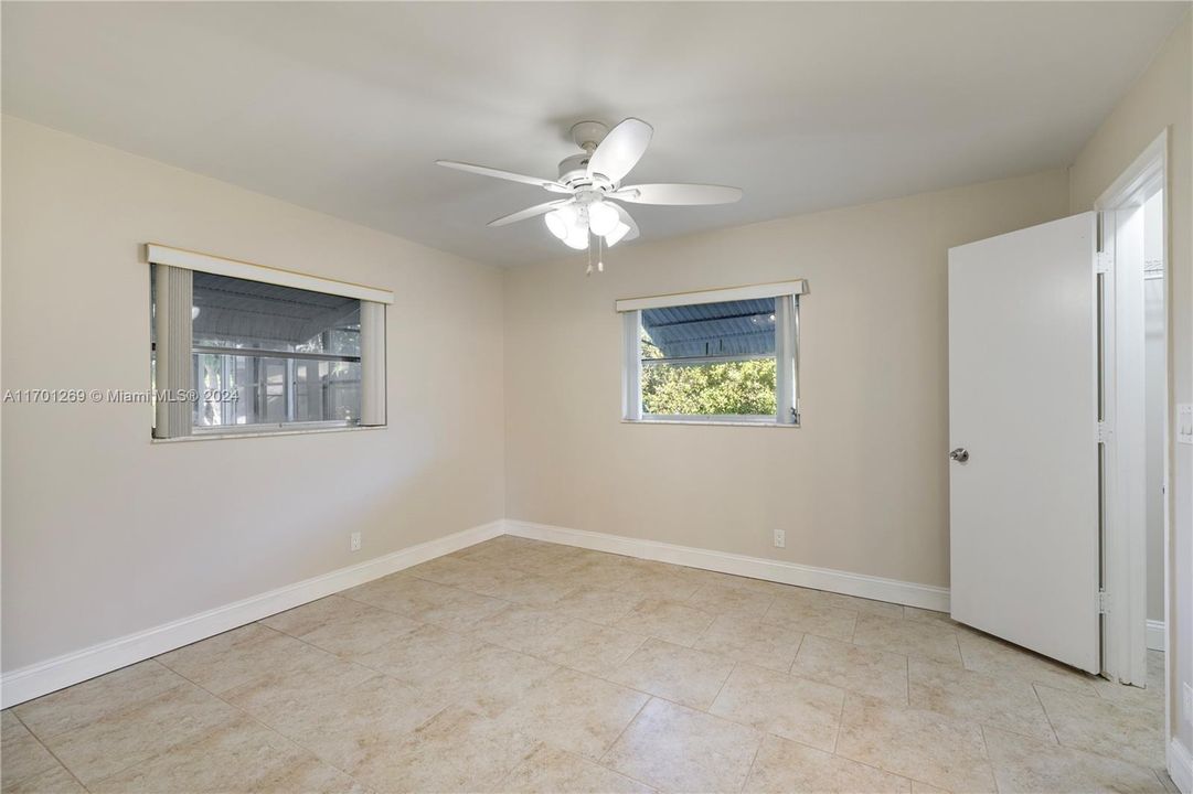 For Sale: $335,000 (2 beds, 2 baths, 1624 Square Feet)